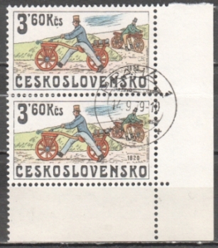 2397 pár - svisle ● - 1979